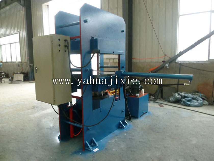 帶自動(dòng)推拉模裝置硫化機(jī)